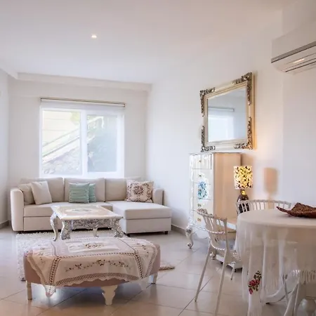 Comfortable Flat W Pool And Garden In Aydin